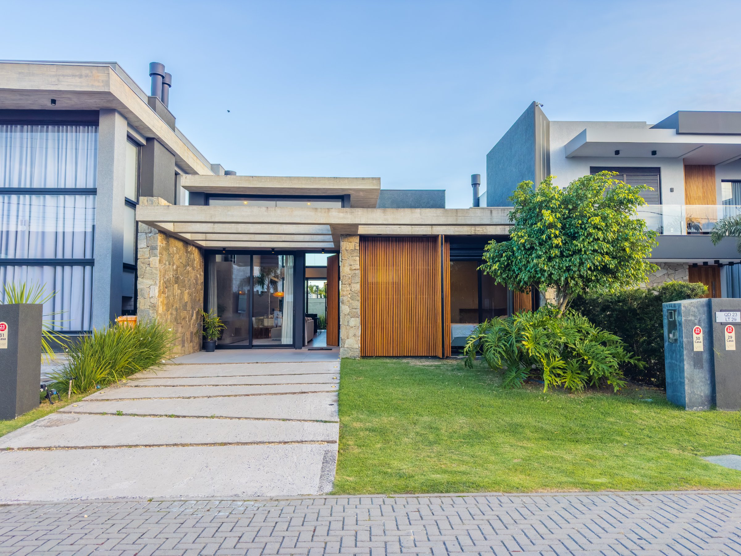 Casa térrea com 4 suítes no Condomínio Sunset · 150 m² · Piscina